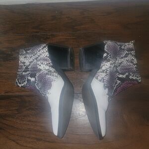 Sam Edelman booties size 6